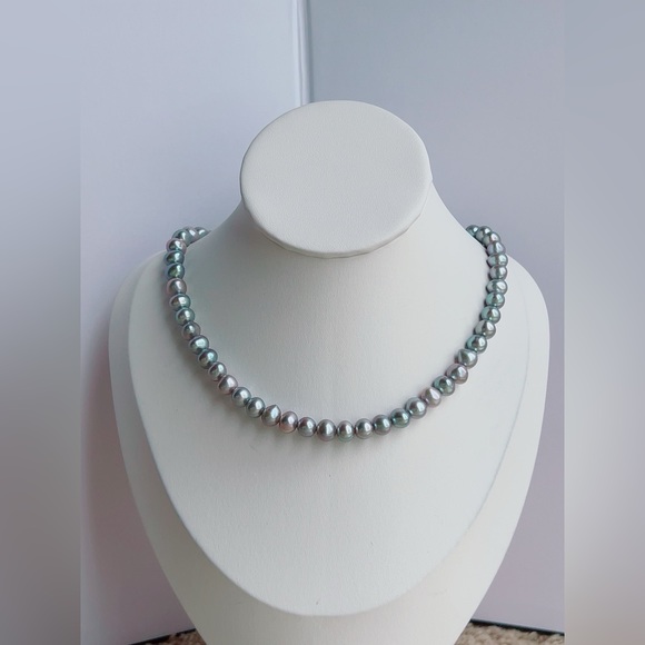 Jewelry - J195 Handmade Freshwater Pearls Choker Necklace with MOP heart Pendant